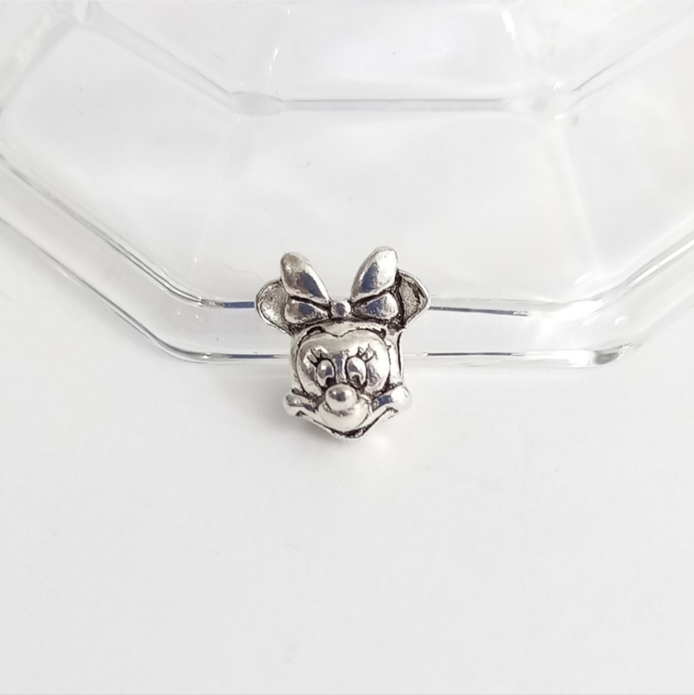 #105 Silver Minnie Mouse Bow Portrait Charm 3/$15 10/$40Add items to Bundle - Picture 2 of 2